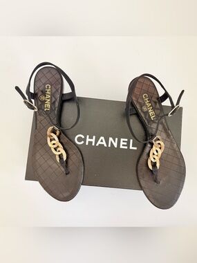 CHANEL 09P Black Quilted Leather Gold Chain CC Thong Sandals EU 38